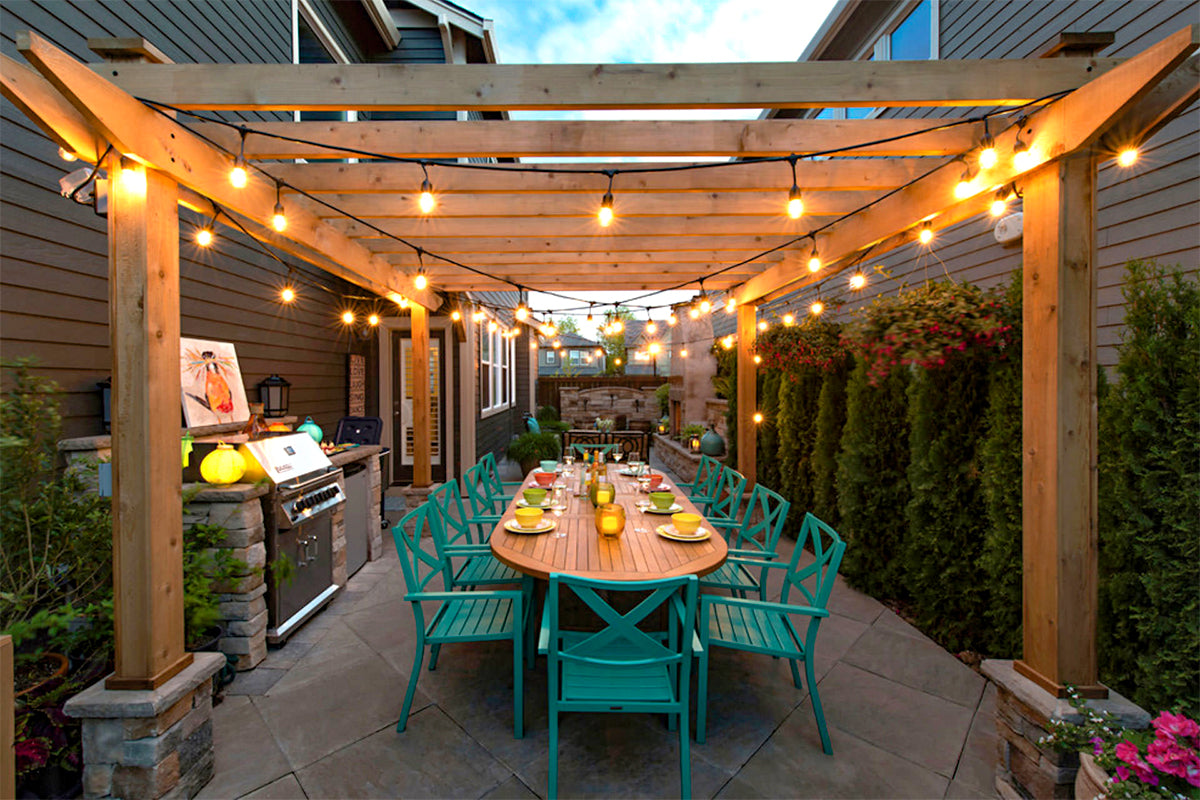 Complete backyard with deck and pergola built by AMM Construction Services